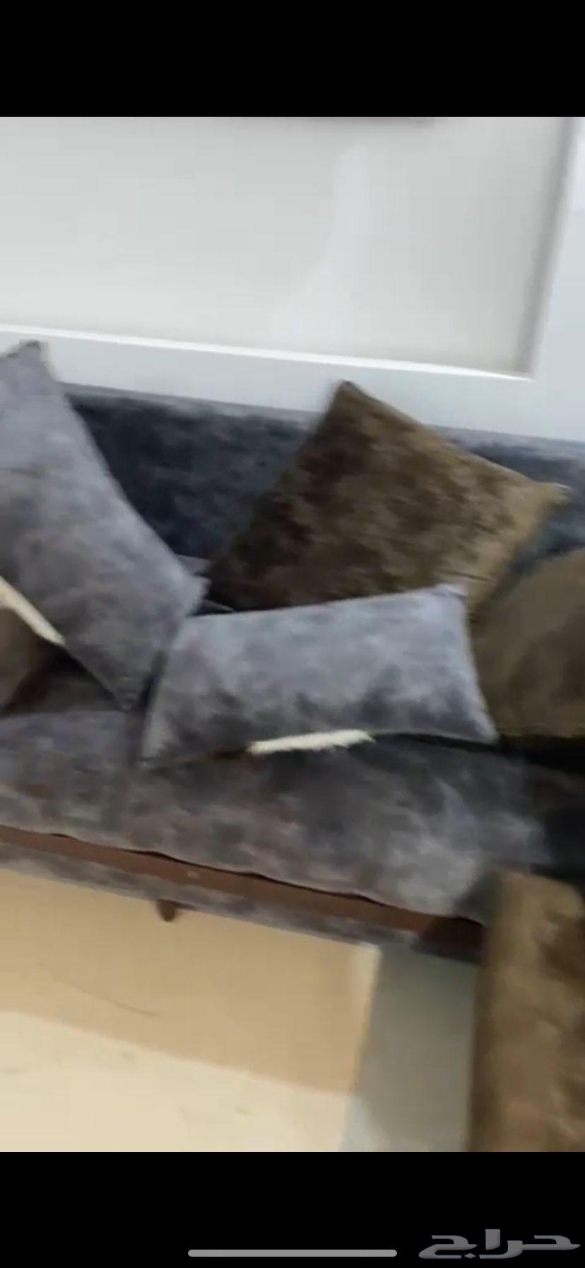 Semi-new sofa used for less than a year64422246229379112