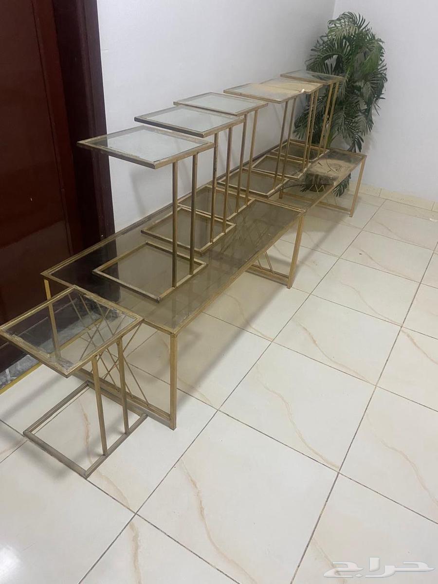 One glass table is broken, service tables only64420715644931111