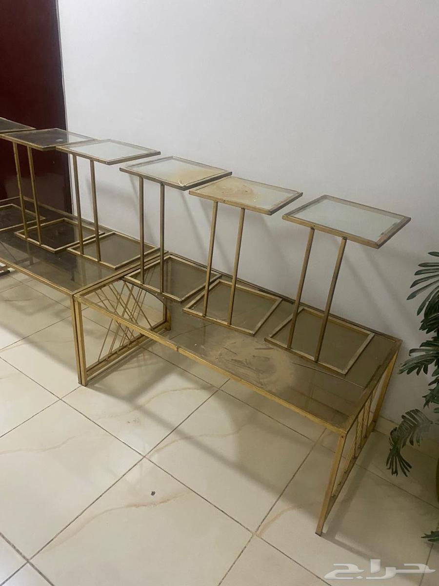 One glass table is broken, service tables only64420715644931110