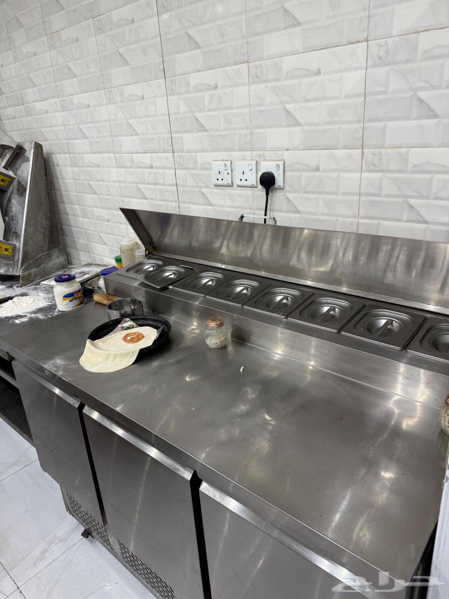 اغراض مطعم بيتزا للبيع كامله64424923167745113