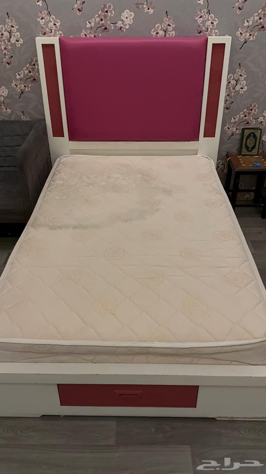 سرير مستعمل للبيع64424638356481110