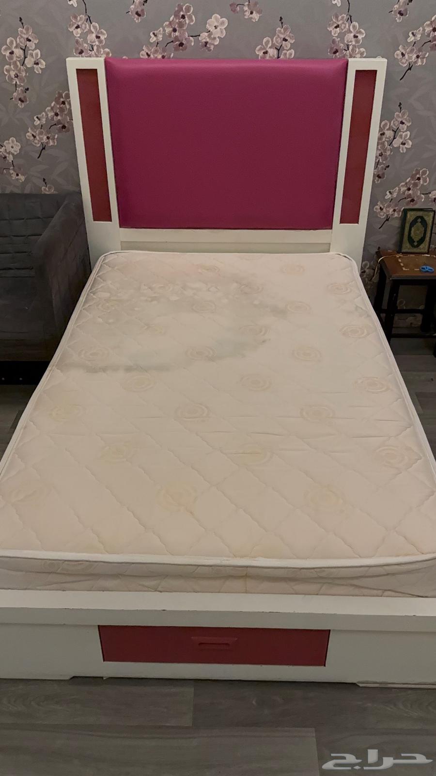 سرير مستعمل للبيع64424638356481111