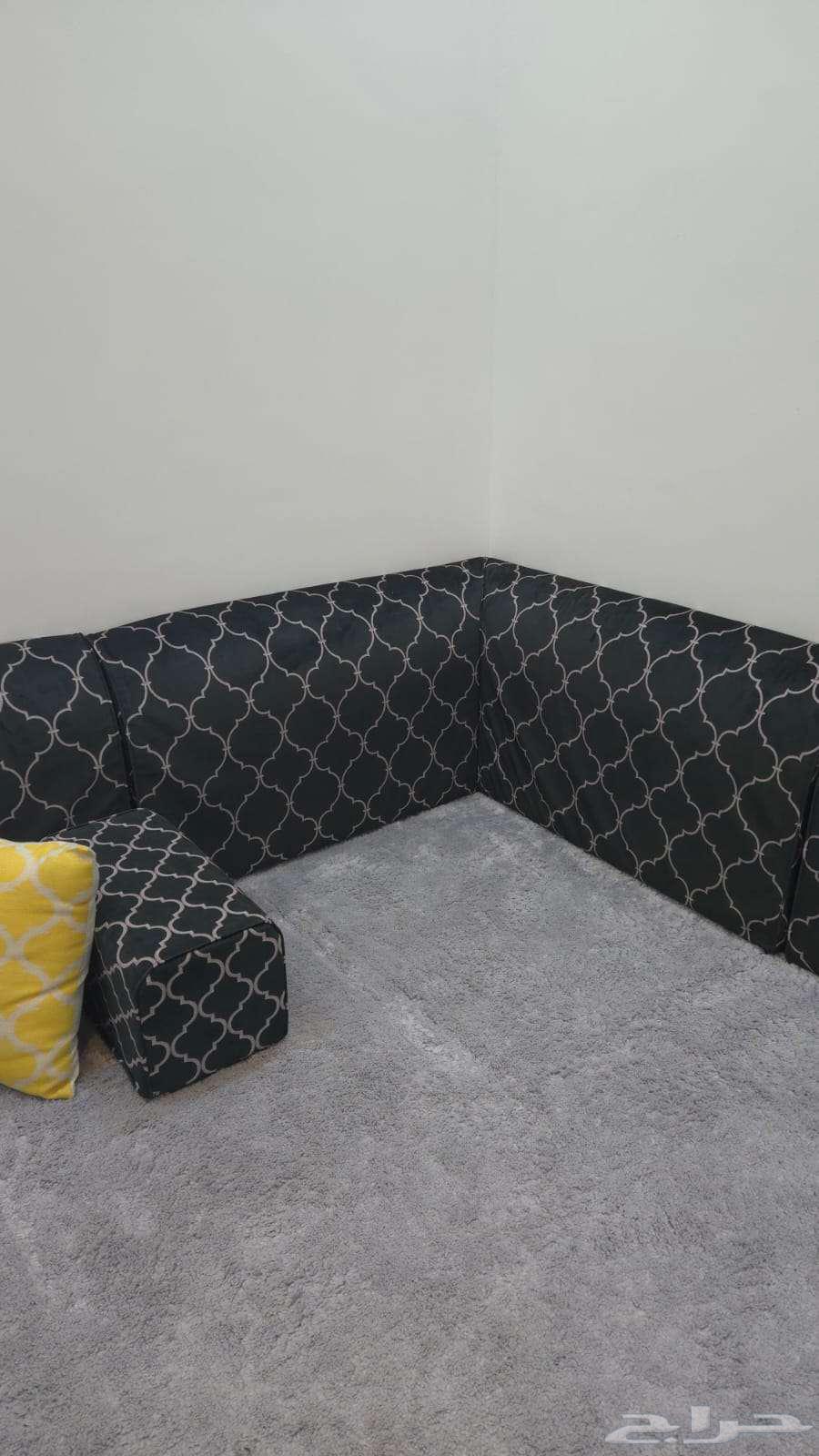 Cushions and Carpet64426456835075110