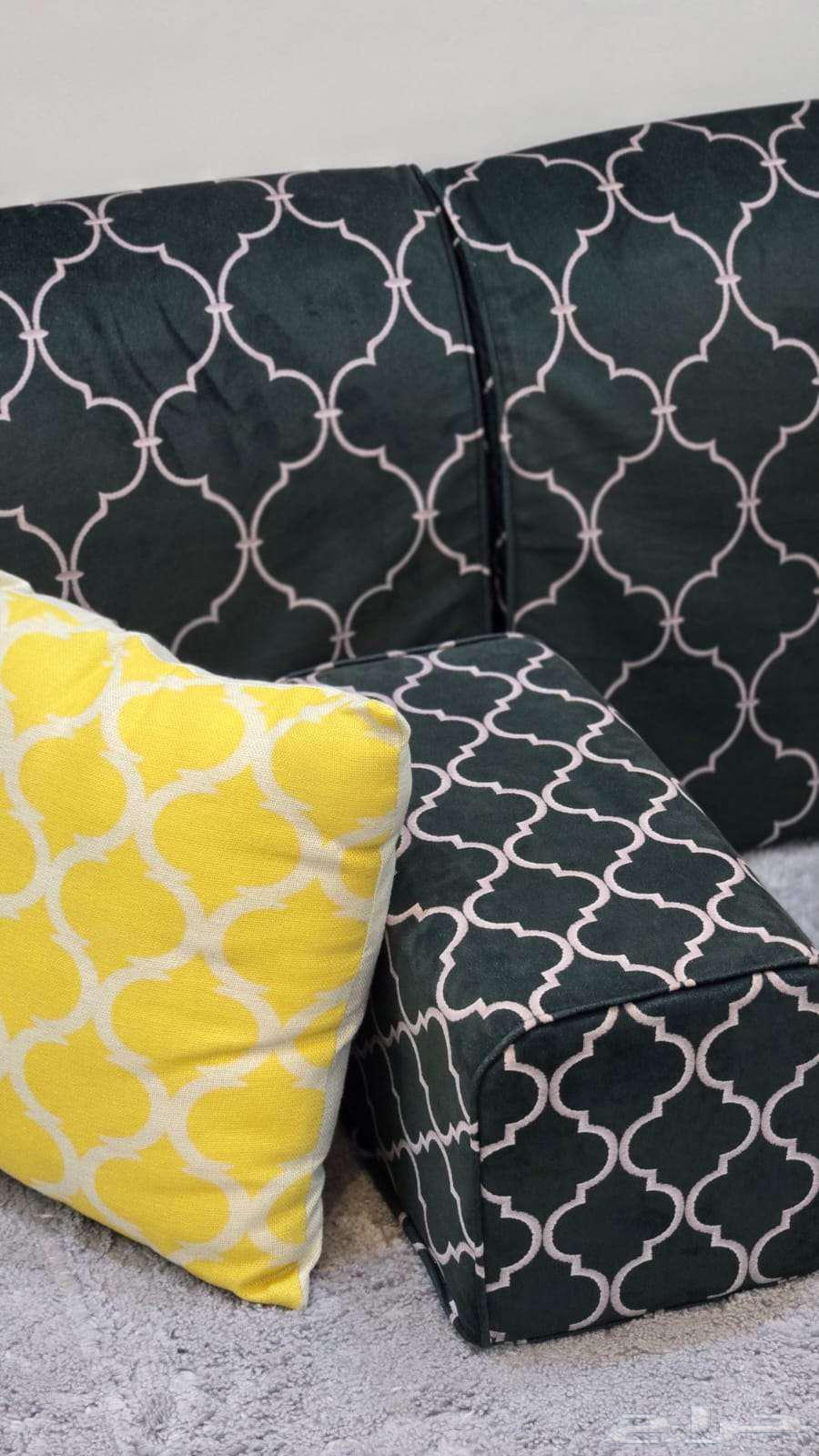 Cushions and Carpet64426456835075111