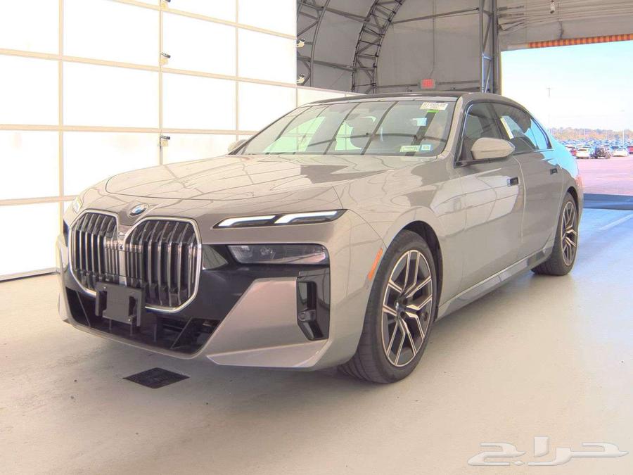 بي ام دبليو الفئة السابعة 740i موديل 2023 لون رمادي روعه64585423437443110