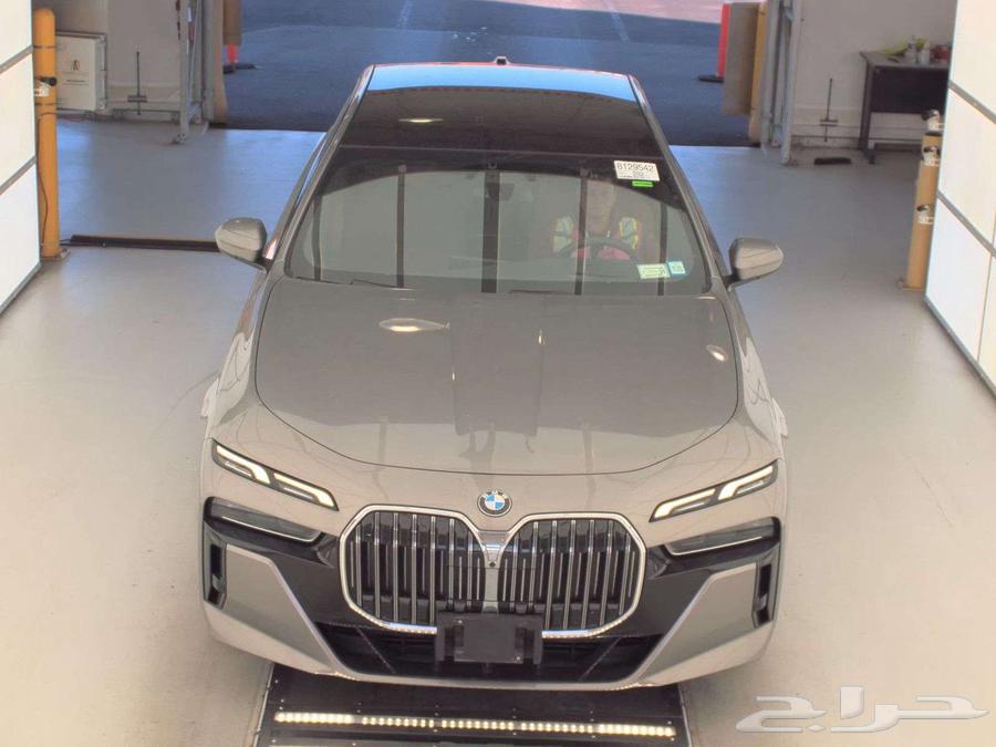 بي ام دبليو الفئة السابعة 740i موديل 2023 لون رمادي روعه64585423437443112
