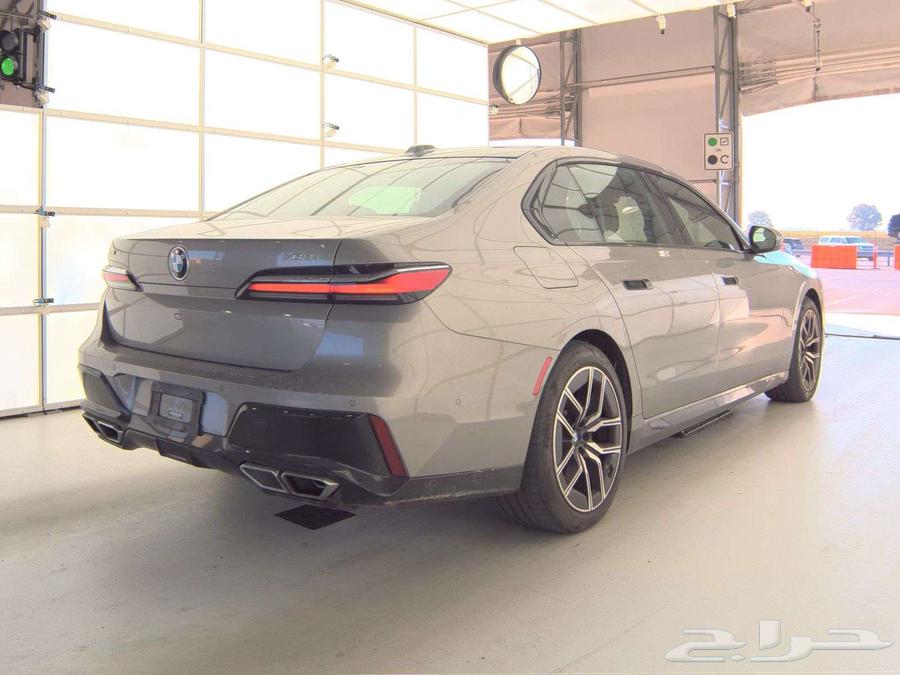 بي ام دبليو الفئة السابعة 740i موديل 2023 لون رمادي روعه64585423437443113