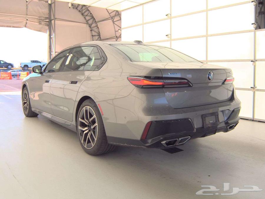 بي ام دبليو الفئة السابعة 740i موديل 2023 لون رمادي روعه64585423437443114