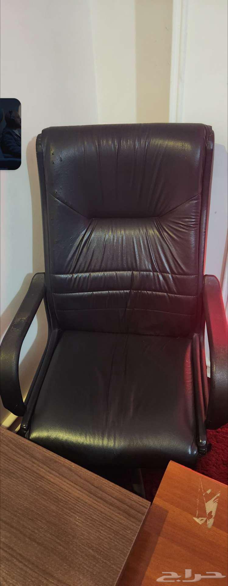 Office desk, office chair, and set of service tables64431291678979114