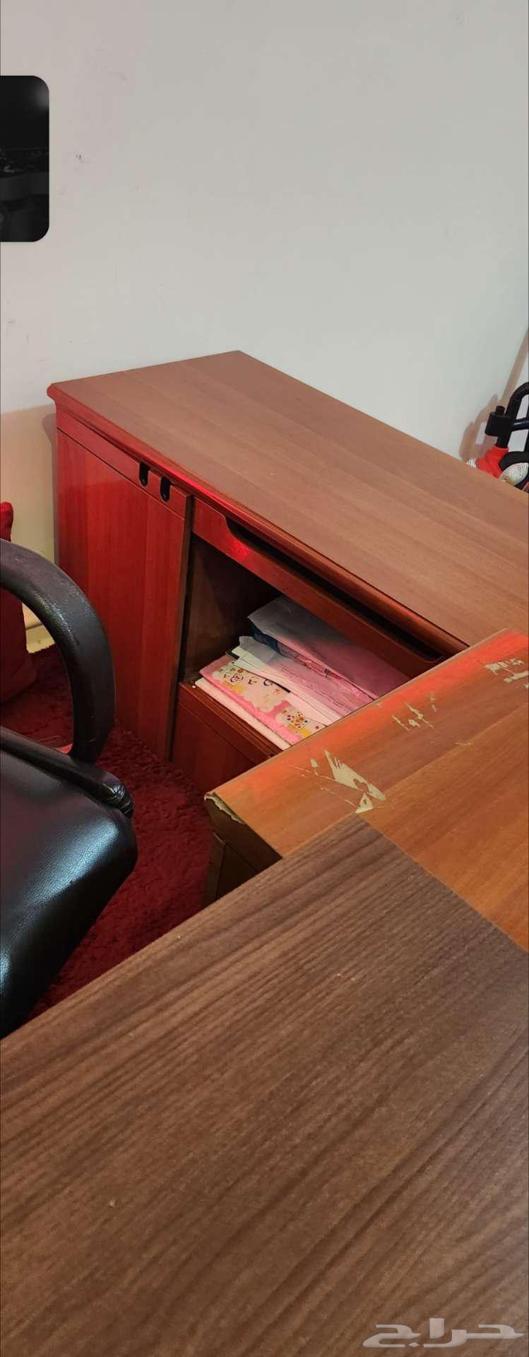 Office desk, office chair, and set of service tables64431291678979111