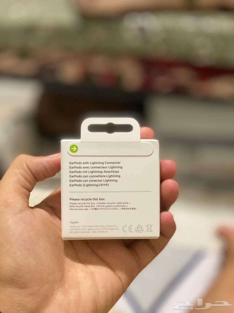 Original iPhone Lightning Earphones with Jarir Warranty and Invoice Available64428308888961111