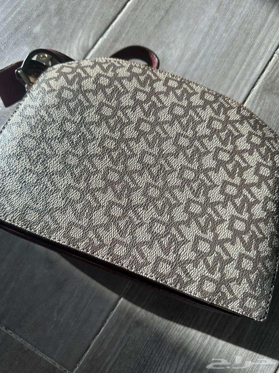 شنطة دكني DKNY اصلية - بحالة ممتازة شبه جديدة ( dkny bag )64431800824066113