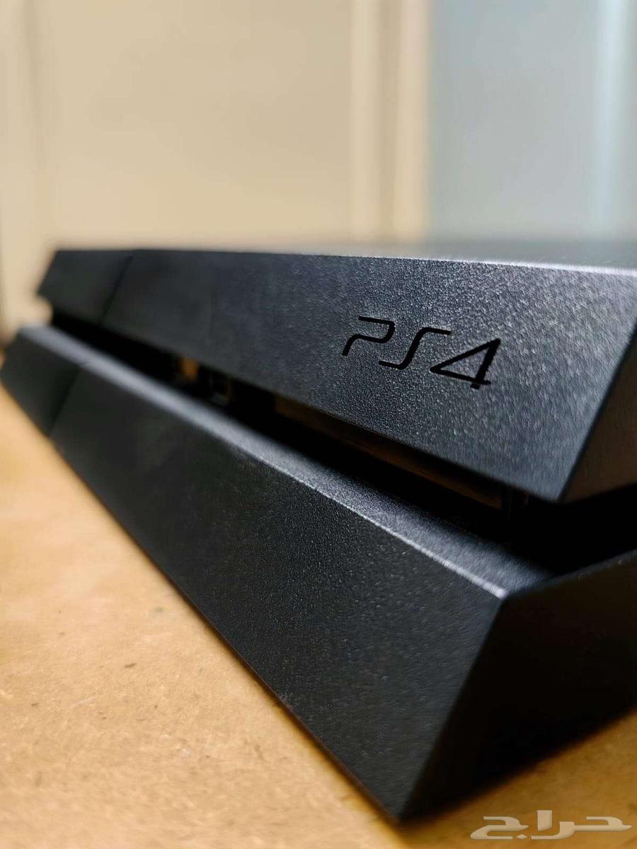 PS4 with A Lot Of Digital Games64431345437058110