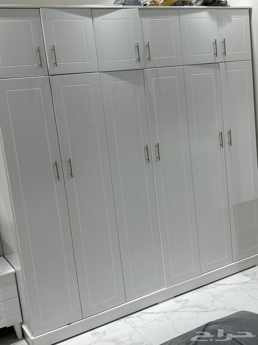 Complete room set including bed, wardrobe, and dressing table64411513849473110