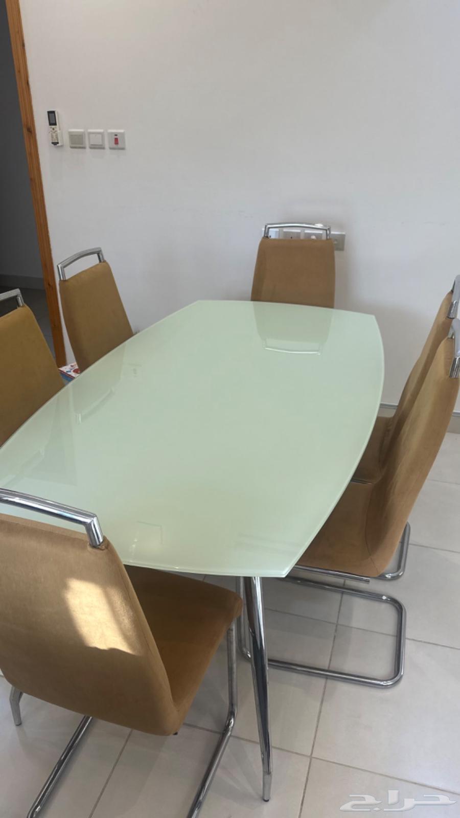 Dining table set with 6 chairs64430531824001114