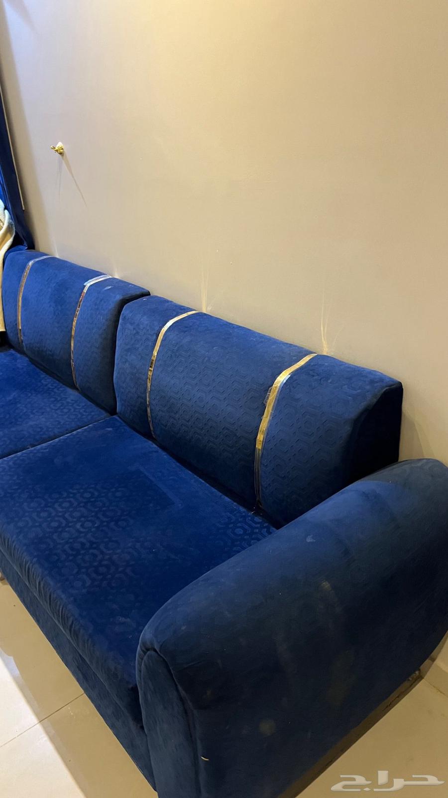 Small chandelier, two and several cushions and backrests sofa64430913856771111