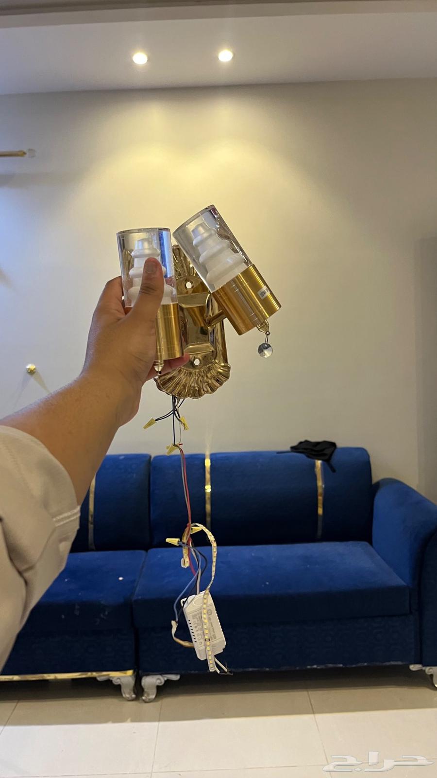 Small chandelier, two and several cushions and backrests sofa64430913856771112