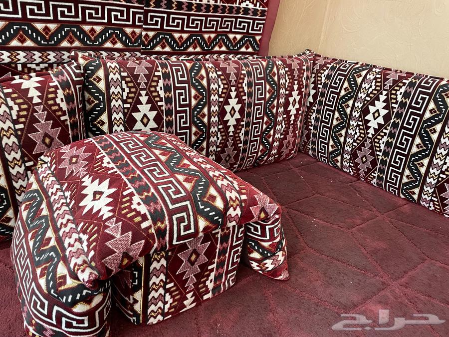 Two sofas and popular cushions64428187837442113