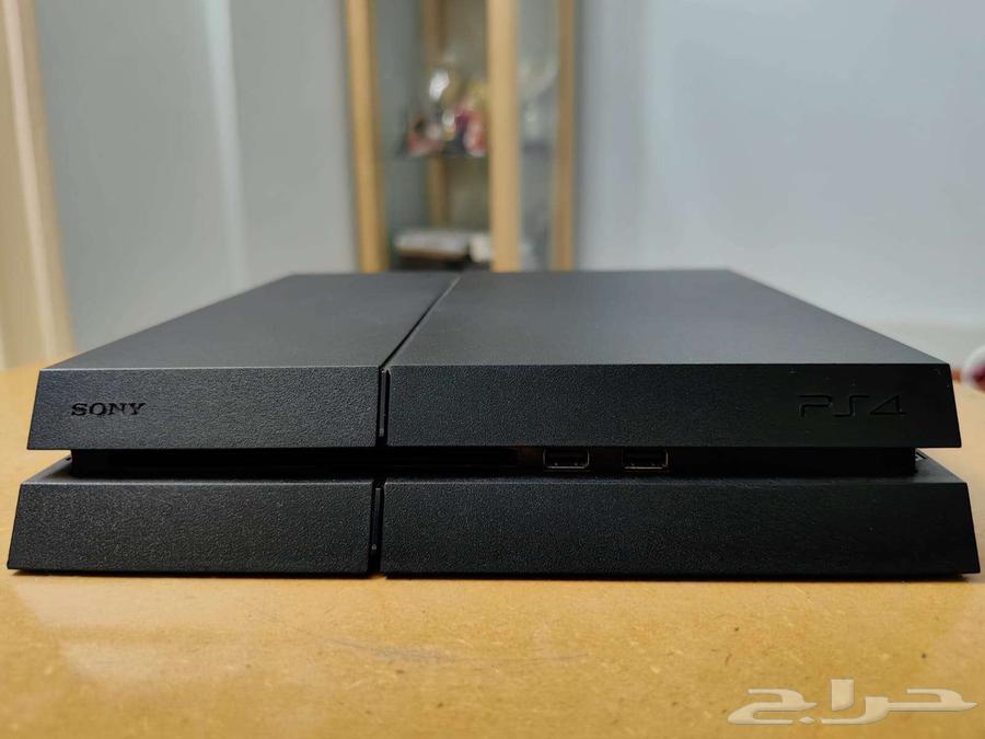 PS4 with A Lot Of Digital Games64431345437058111