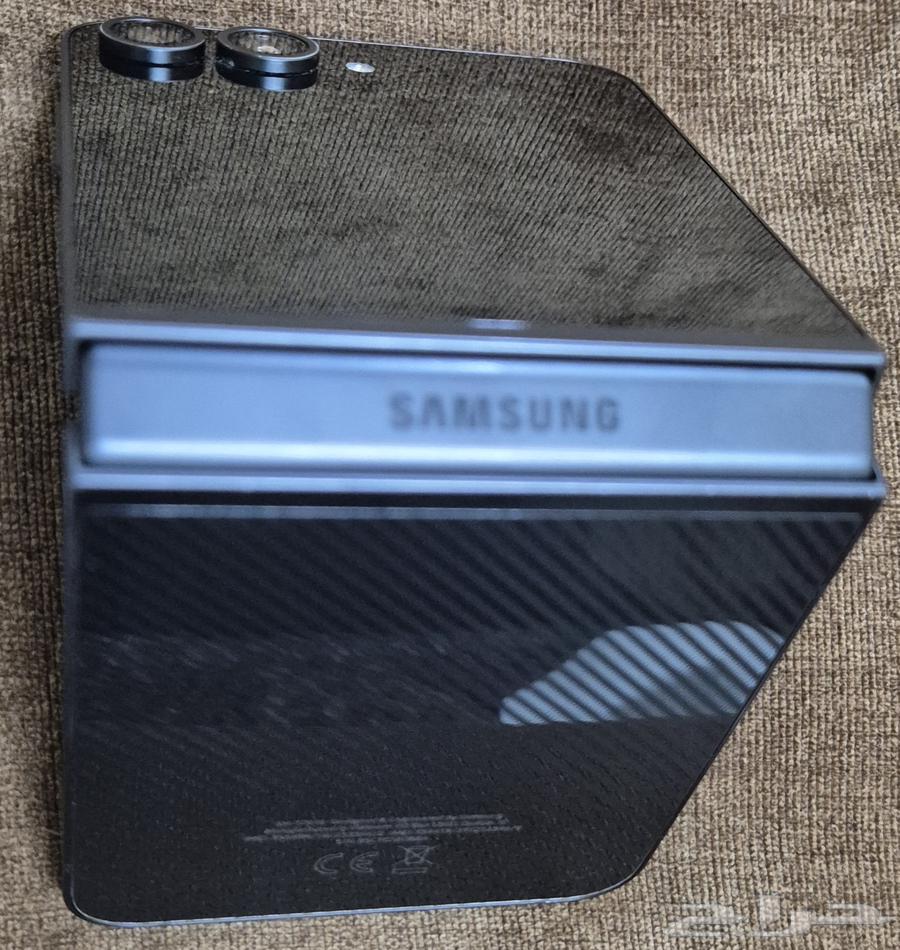 Galaxy Z Flip6 Black Crafted64428657664515112