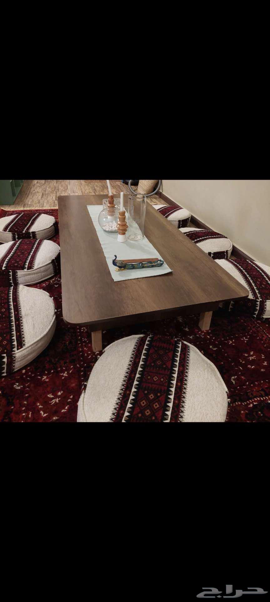 للبيع طاولة جلسة ارضيه مع مخدات ودولاب64435849639810110