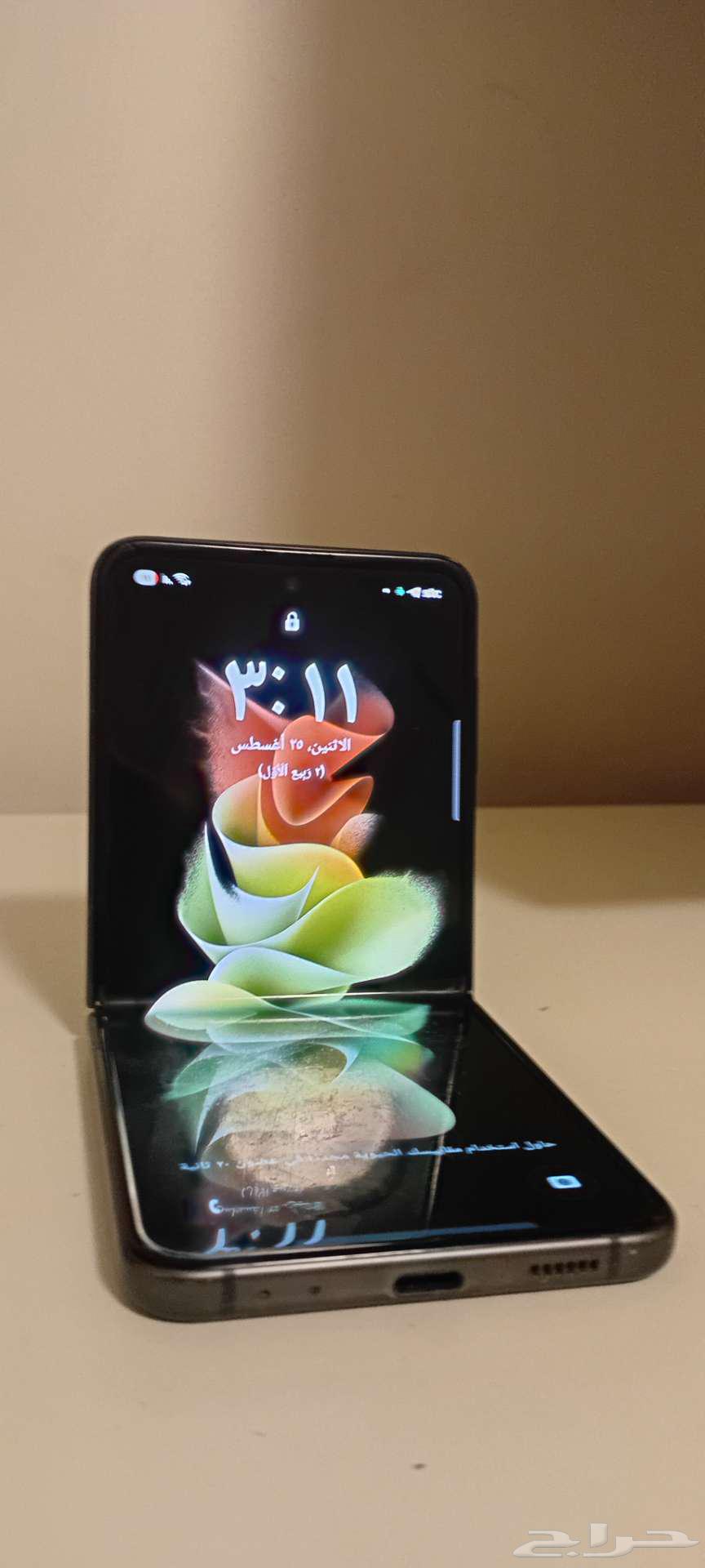 للبيع زد فليب 3 z flip 3 الحد 1000 ريال64440656540419111