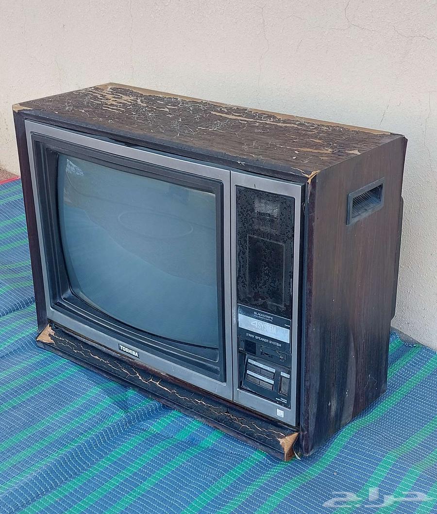 تليفزيون قديم64438968872323111