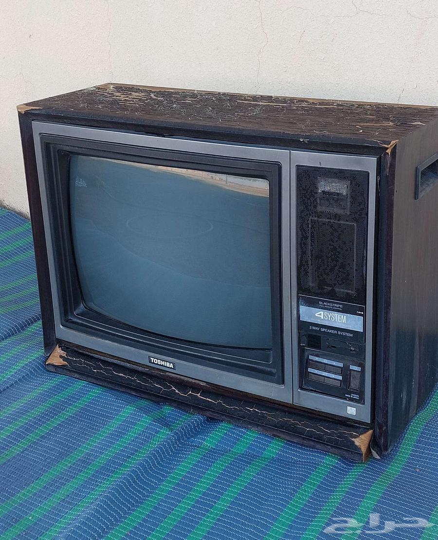 تليفزيون قديم64438968872323110