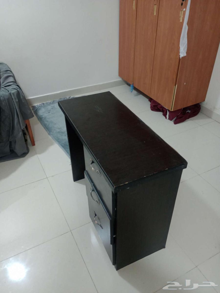 طاولة تقدر تستخدمها للدراسة او شي ثاني64437504038531110