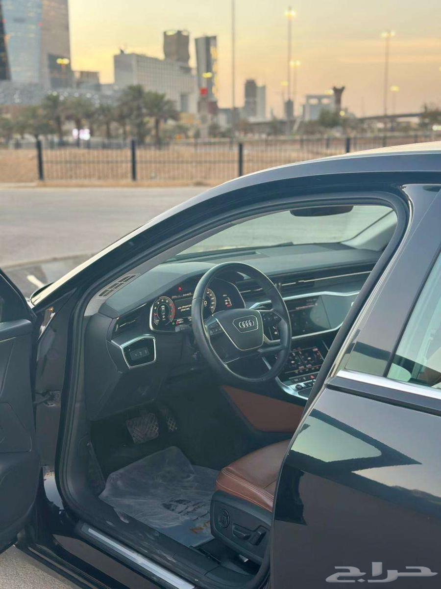 للبيع أودي A6 اللون اسود موديل 202264596464917121114