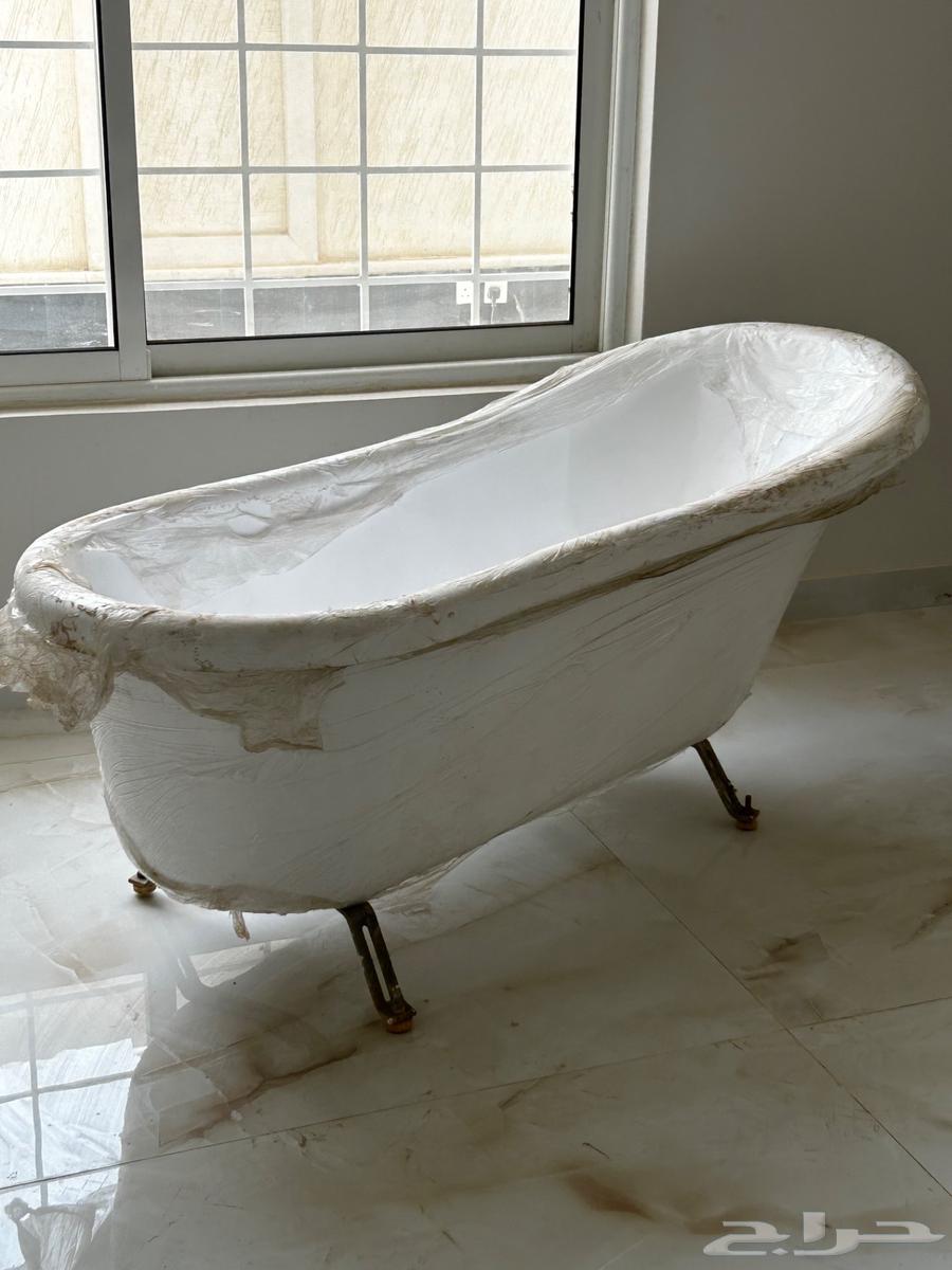 بانيو لم يستخدم له رجول فضي وآخر ذهبي64436346864771111