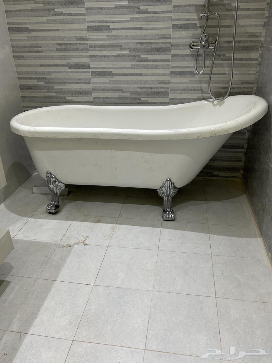 بانيو لم يستخدم له رجول فضي وآخر ذهبي64436346864771110