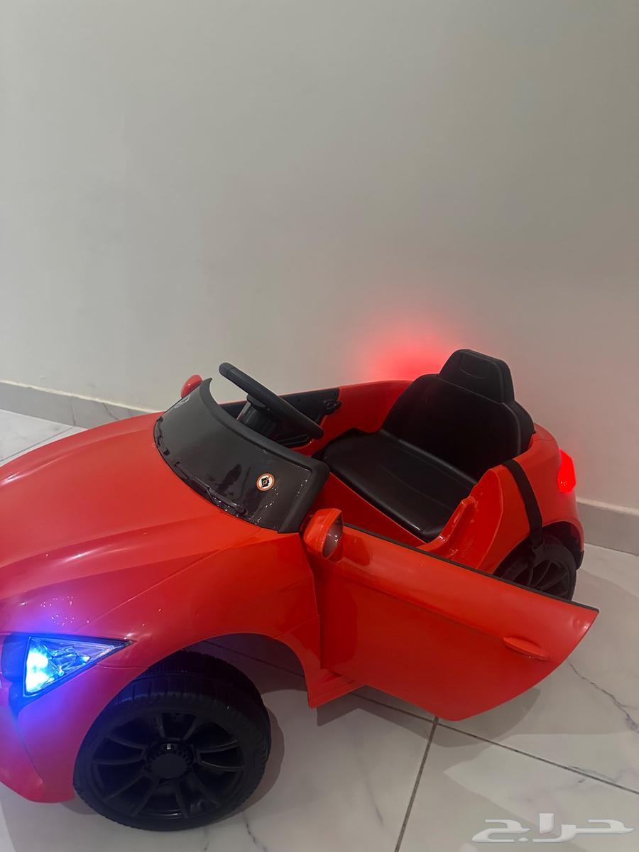 سيارة تحكم ذاتي وريموت إضافي مع شاحن   استخدام نظيف جدا64437099572098111