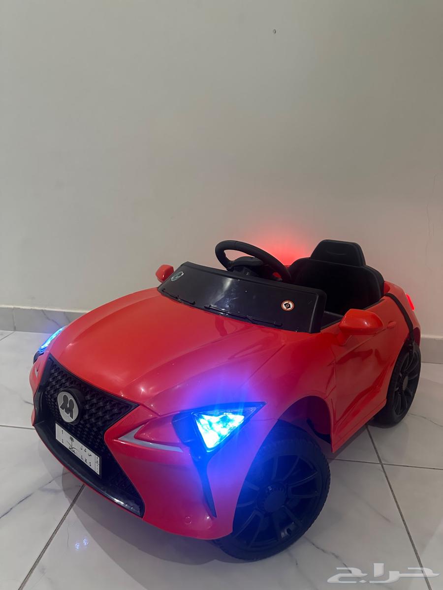 سيارة تحكم ذاتي وريموت إضافي مع شاحن   استخدام نظيف جدا64437099572098110