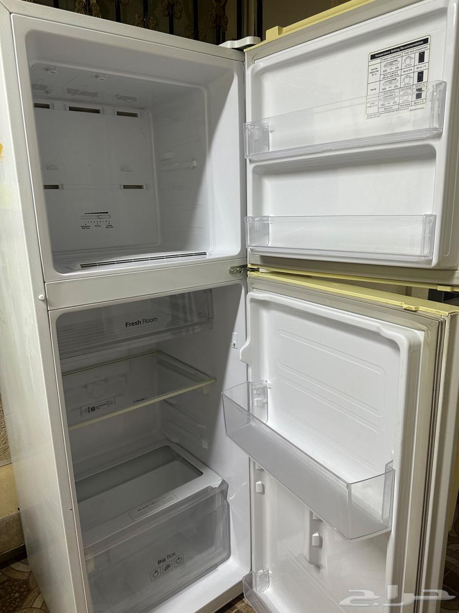 Samsung refrigerator in excellent condition64438190195843113