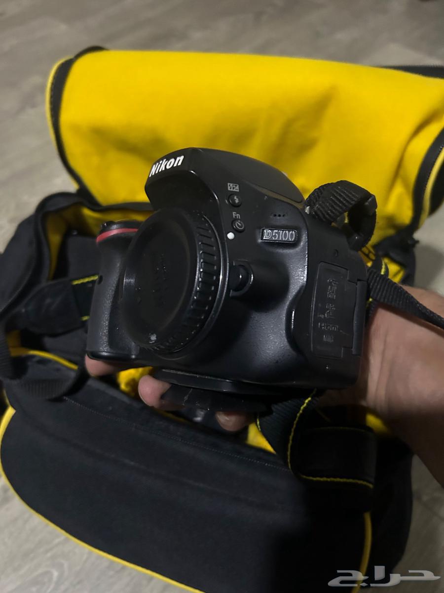 Nikon D5100 camera with lenses and complete set64438632182530110