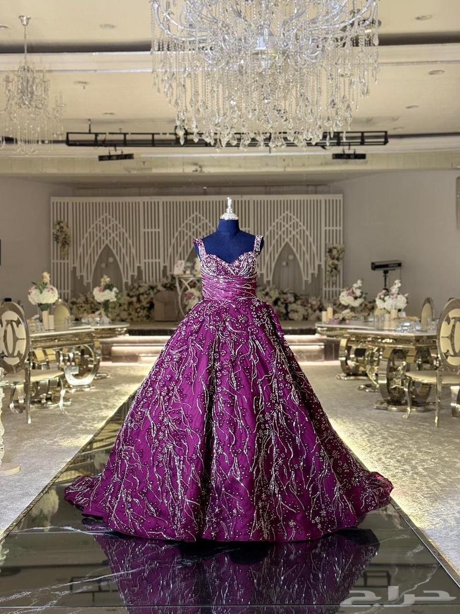 فستان ملكه فخم قطعه مميزه لون الترند64439527944834111