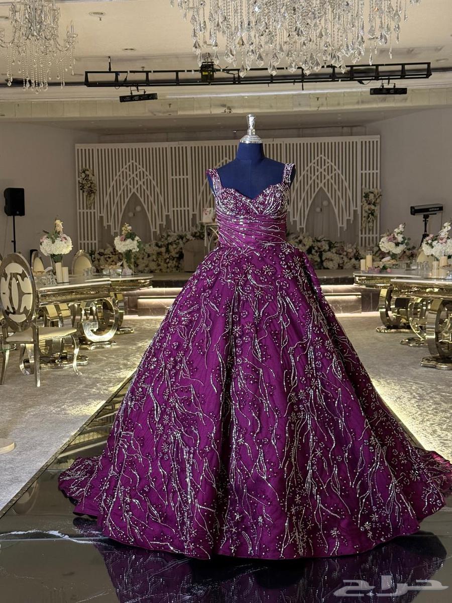 فستان ملكه فخم قطعه مميزه لون الترند64439527944834112