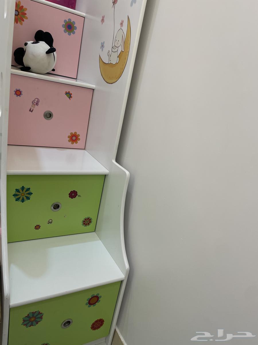 2 toddler beds with desks and drawer units64440219209219111