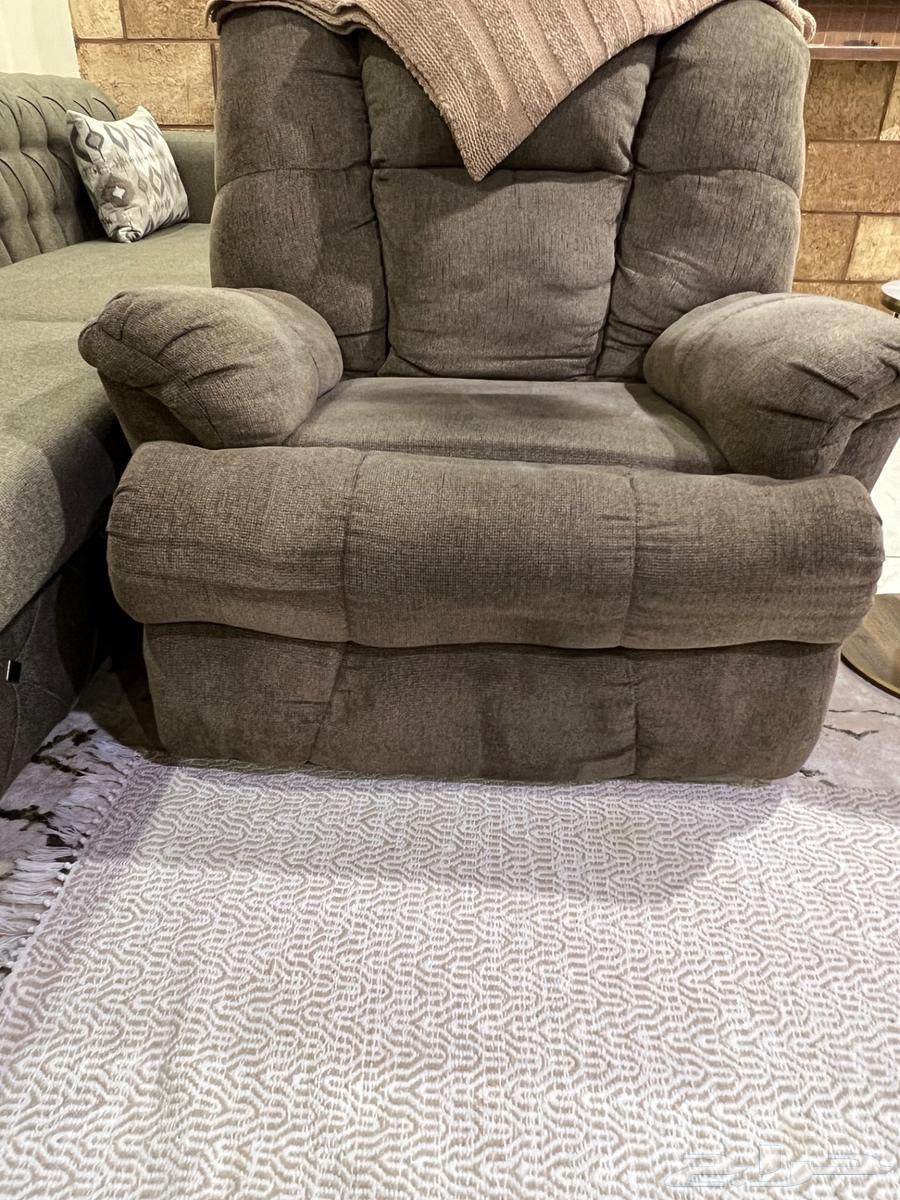 مكتبة تلفزيون وقطع كنب شبه جديد64440546574209111