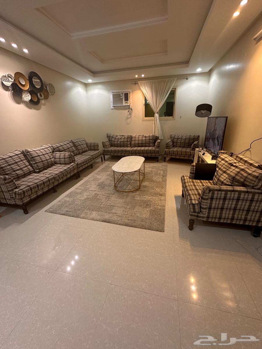 للبيع كنب مستعمل 10 أشخاص مع الطاوله والستاره64434578391938110