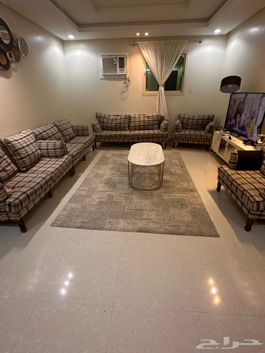 للبيع كنب مستعمل 10 أشخاص مع الطاوله والستاره64434578391938111