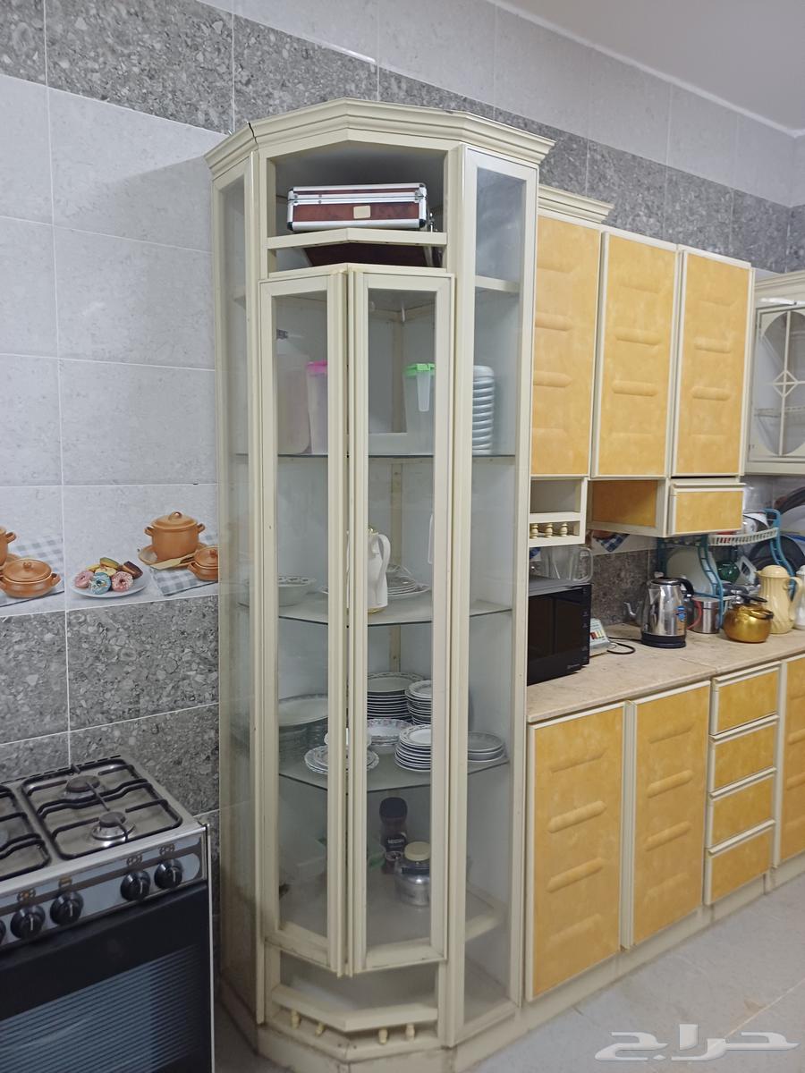 Al-shaped kitchen for sale with its utensils, dishes, refrigerator, freezer, and air conditioners64442816603650113