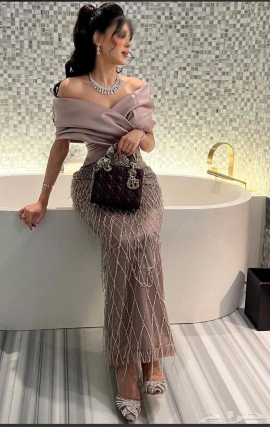 فستان للبيع64444352016129111