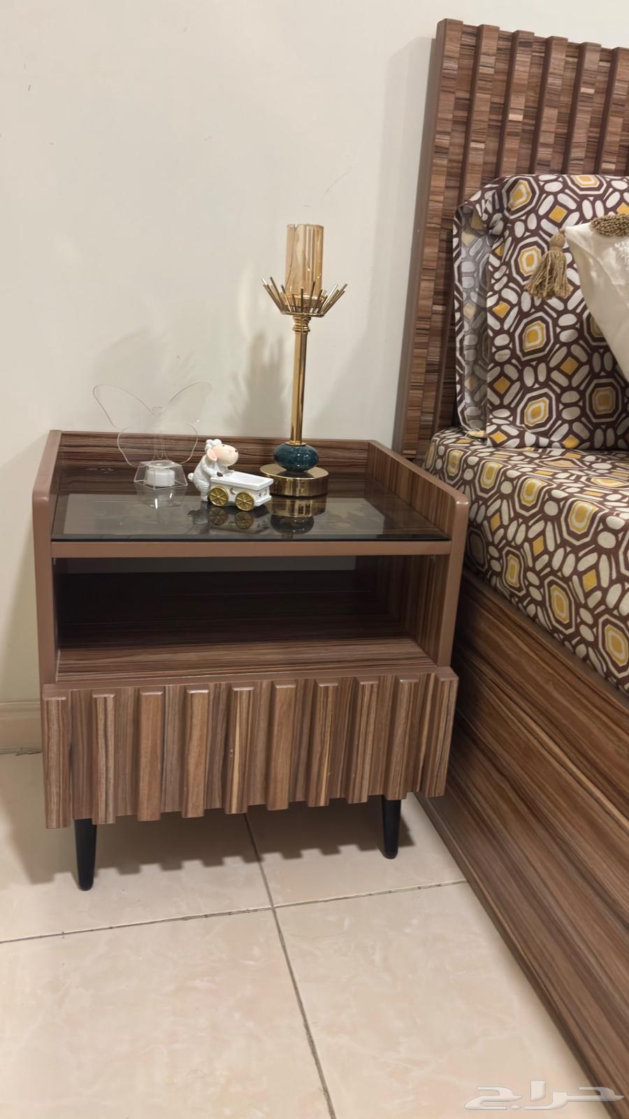 سرير كبير الحجم مع خزانة ومرتبة64437086174979110