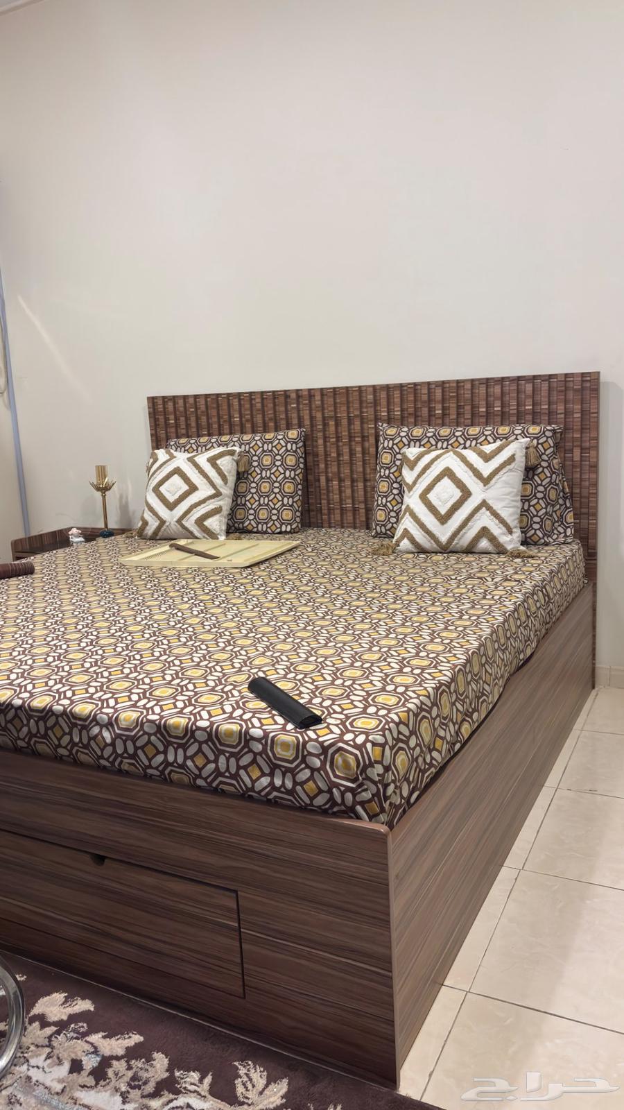 سرير كبير الحجم مع خزانة ومرتبة64437086174979112
