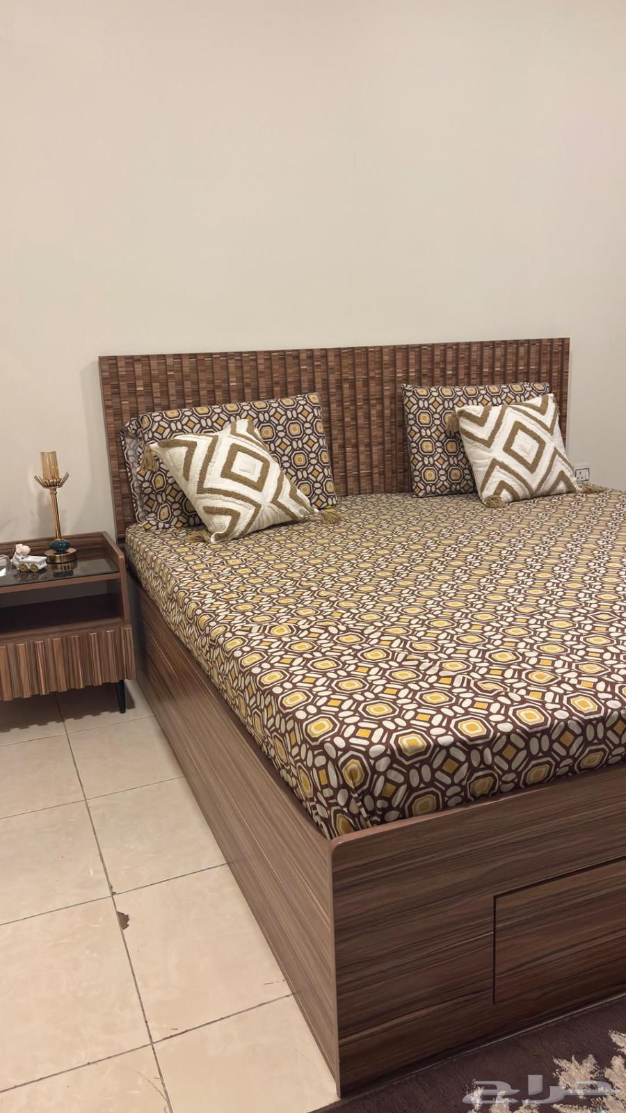 سرير كبير الحجم مع خزانة ومرتبة64437086174979111