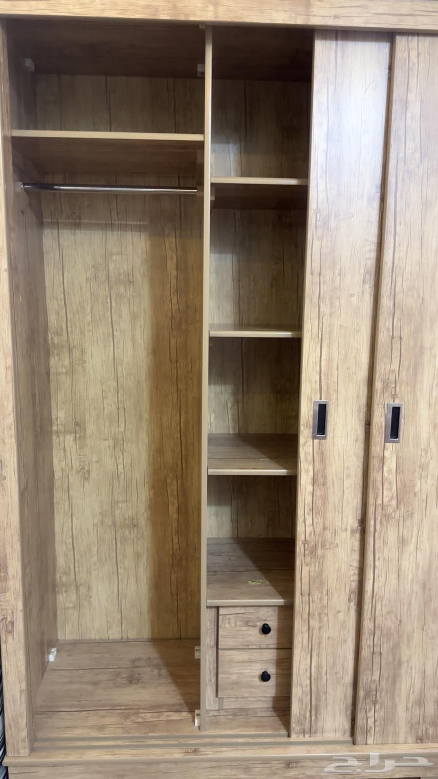 Cabinet for sale, I want 1000 riyals, no defects, almost new.64441828050690111