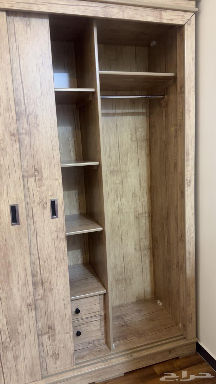 Cabinet for sale, I want 1000 riyals, no defects, almost new.64441828050690110