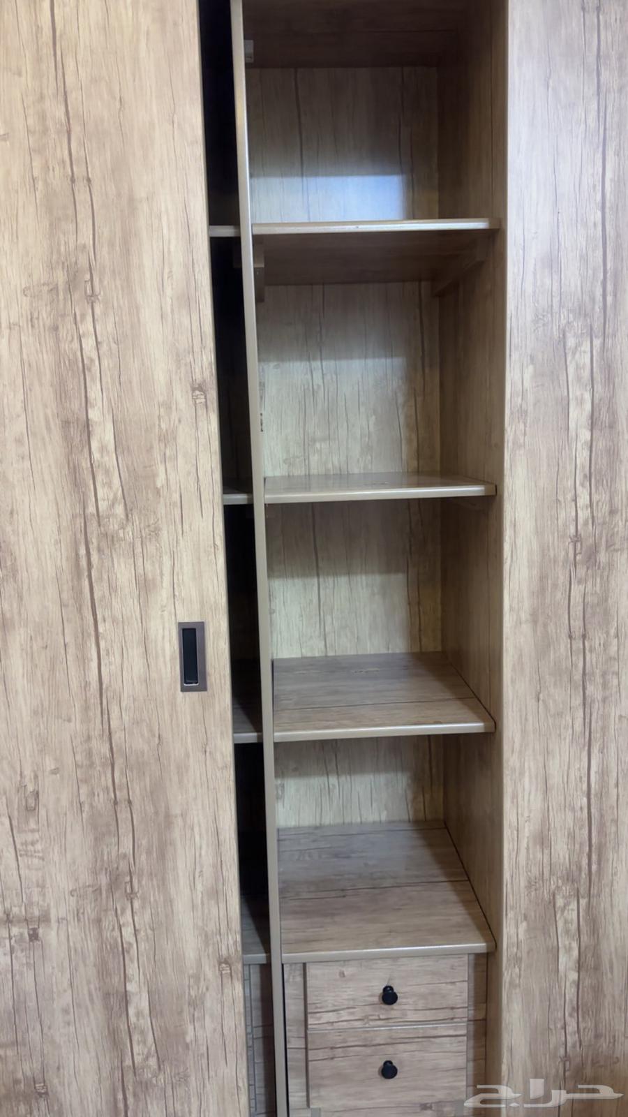 Cabinet for sale, I want 1000 riyals, no defects, almost new.64441828050690113